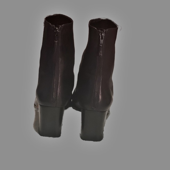 Stuart Weitzman short black leather boots size 10.5 - Picture 3 of 6